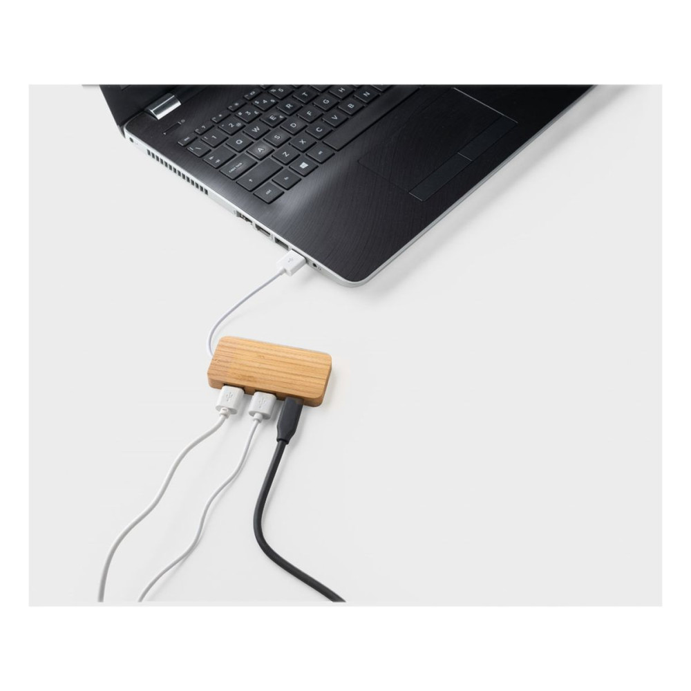 MOSER - HUB with 2 USB-A and 1 USB-C ports in bamboo